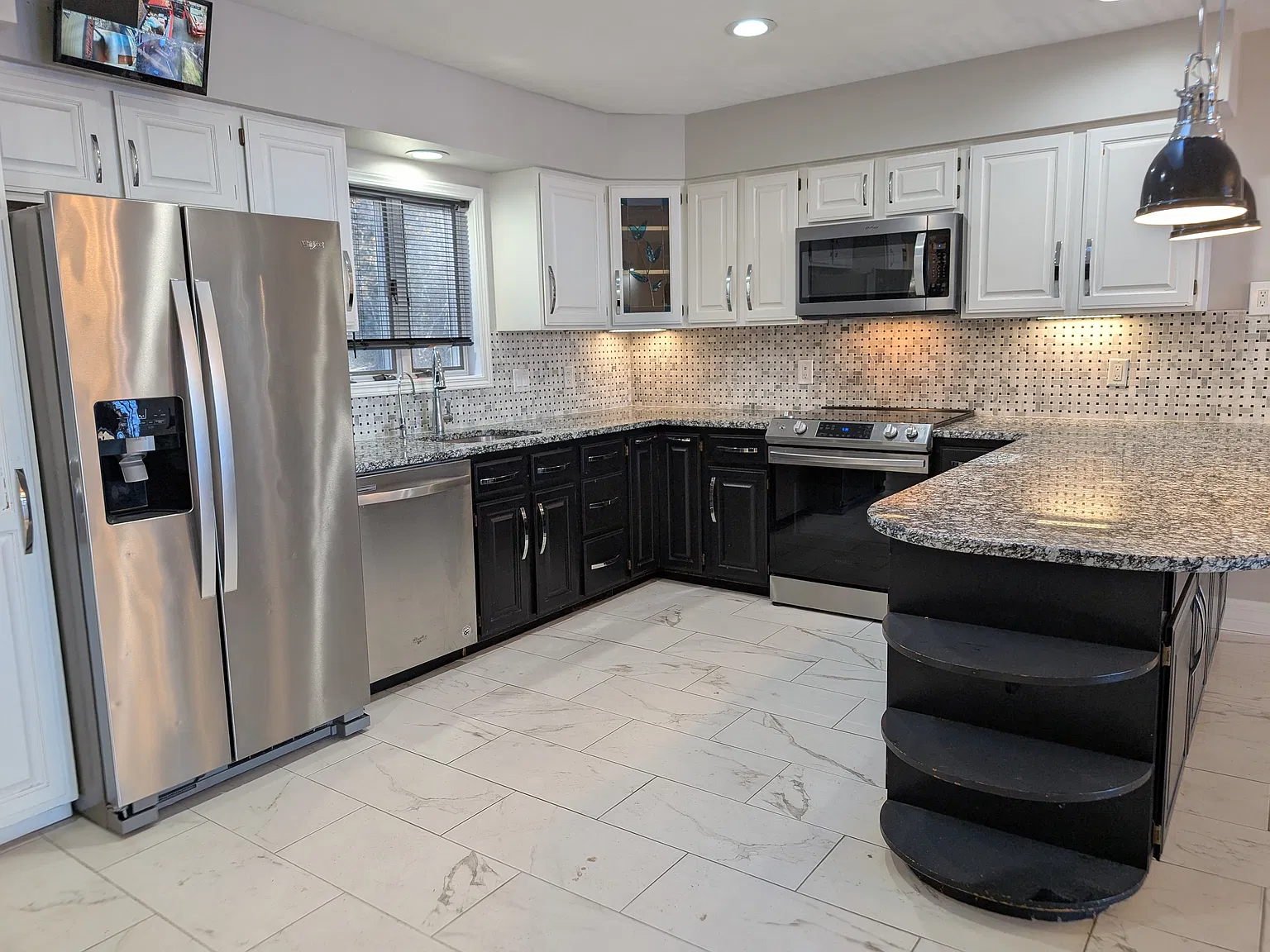 4 bed, 2500 sqft, $2,750 — Photo 1