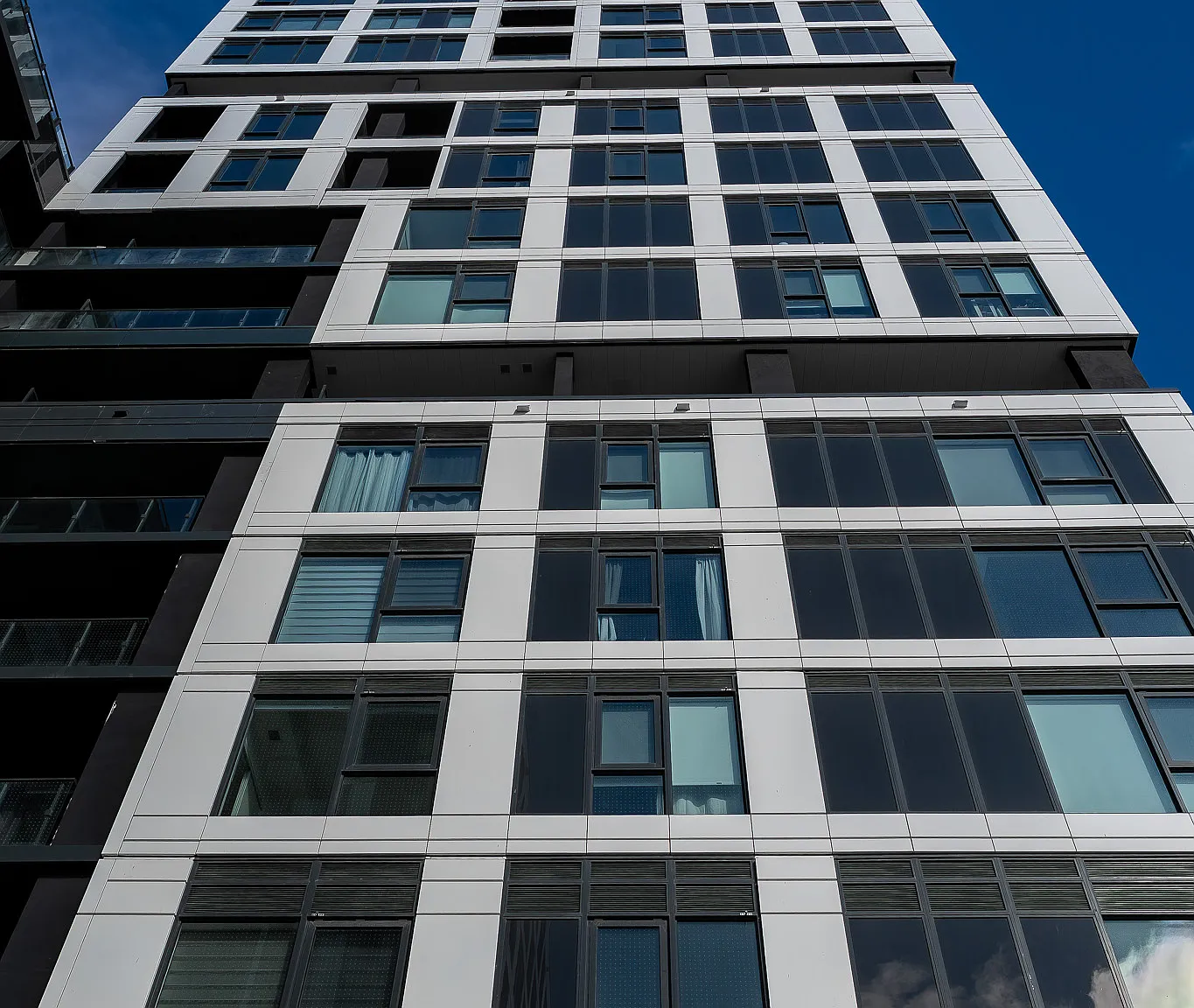 1007 The Queensway Toronto — Photo 1