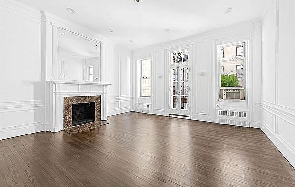 1st image of 126 E 61st St #2