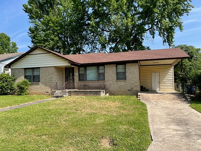 3 bed, 1.0 bath, 1094 sqft, $1,095 — Photo 1