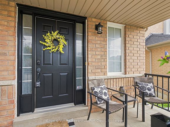 4th image of 71 Beckett Cres