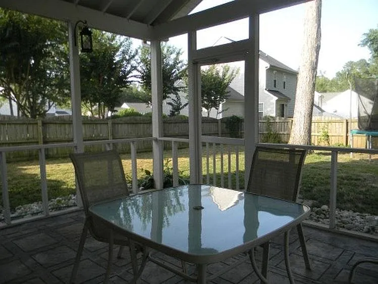 1004 Holly Meadow Dr — Photo 4
