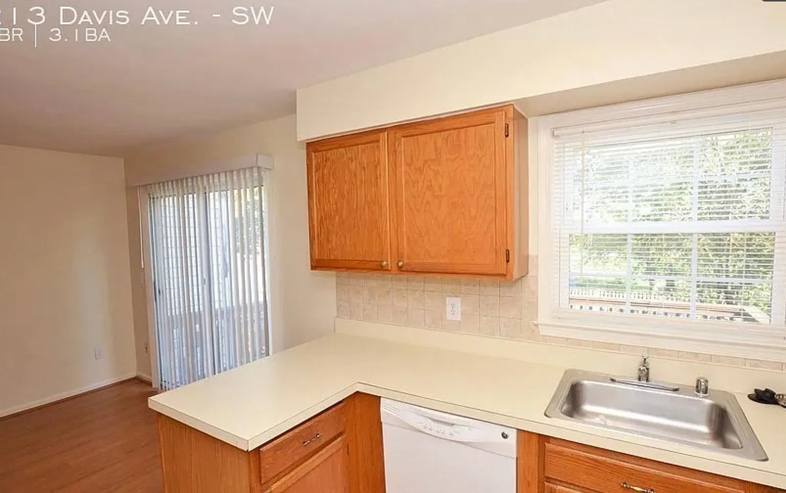 213 Davis Ave SW — Photo 3