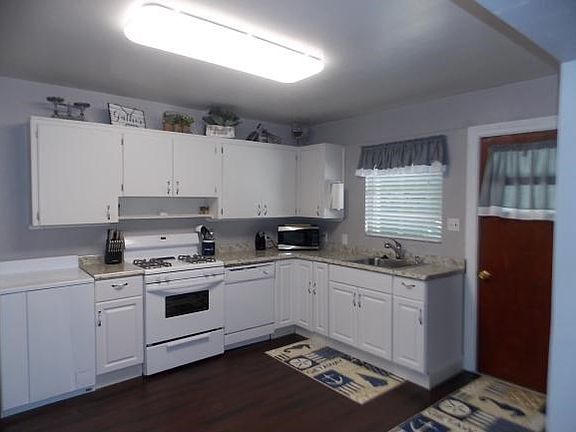 5th image of 890 Valley Dr