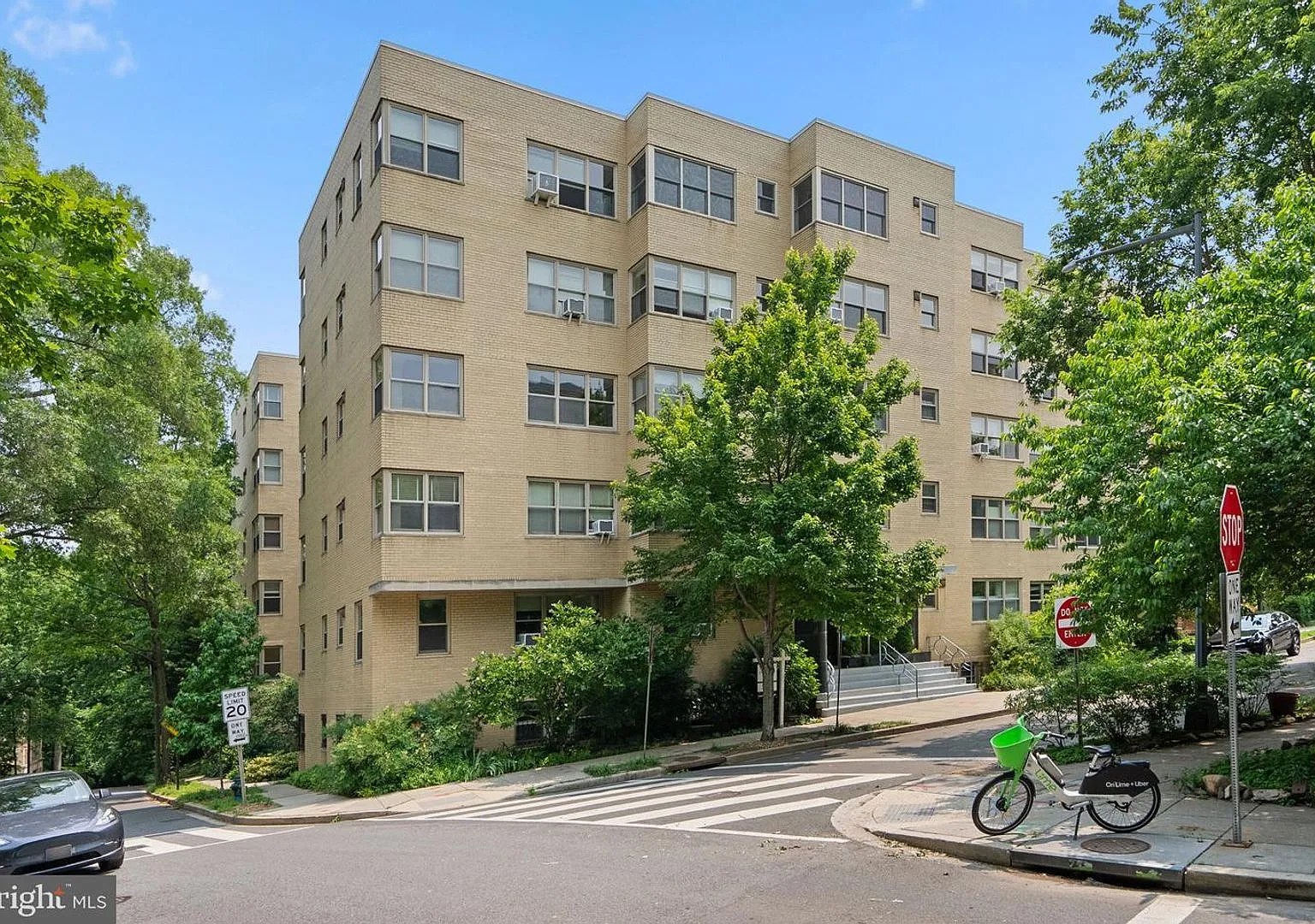 Adams Morgan/Mount Pleasant One Bedroom W/All Energy Utilities Included! — Photo 1
