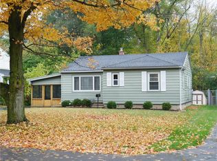 35 Marilyn Pkwy, Gates, NY 14624