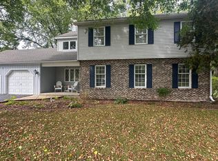 5 Cedar Gate Cir, Sugar Grove, IL 60554