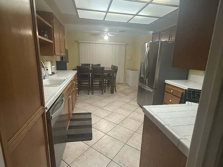 19620 Wyandotte St #3 — Photo 28