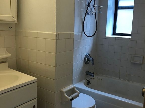 4th image of 324 E 91st St #17A