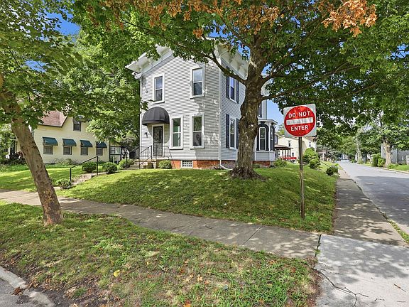 3rd image of 150 N Oak St