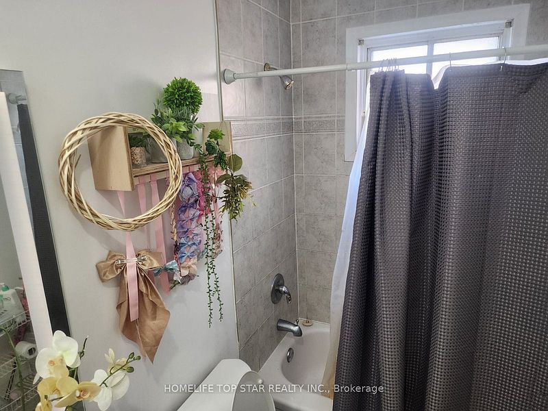 Toronto House for rent - 4 Bedrooms — photo 8