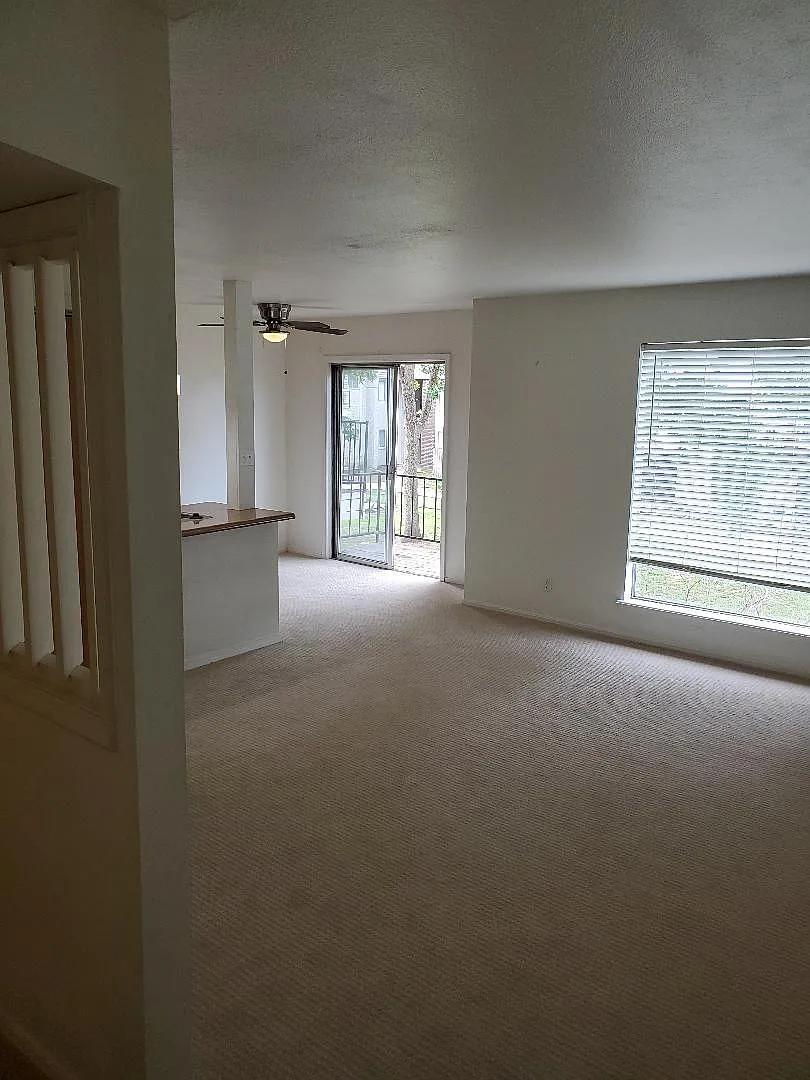 2 bed, 1054 sqft, $1,200 — Photo 3