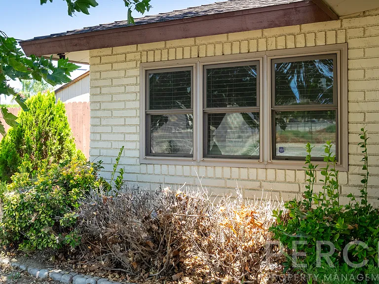 2510 E Devonshire Ave — Photo 28