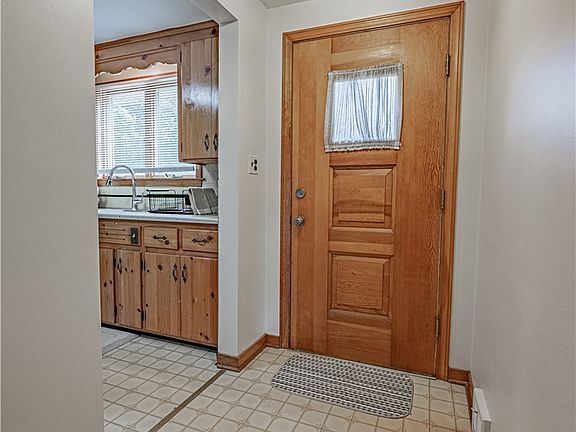5th image of 42 Alden Ave