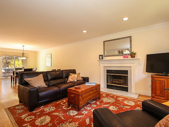 4th image of 36 Candlewood Ct
