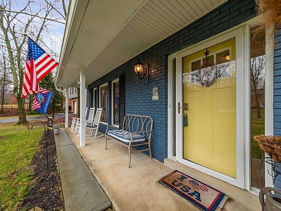 3rd image of 6393 Paxton Woods Dr