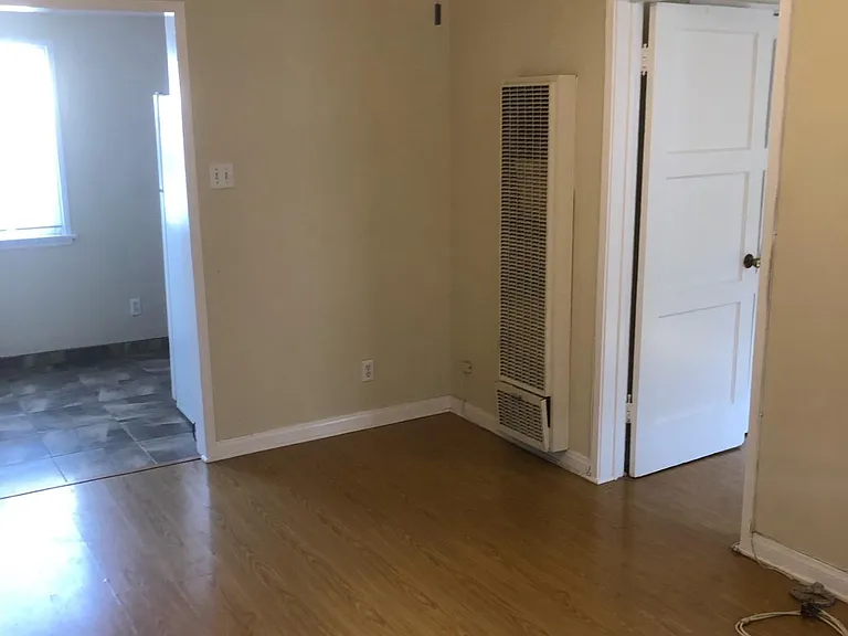 1745 N Hollywood Way — Photo 4