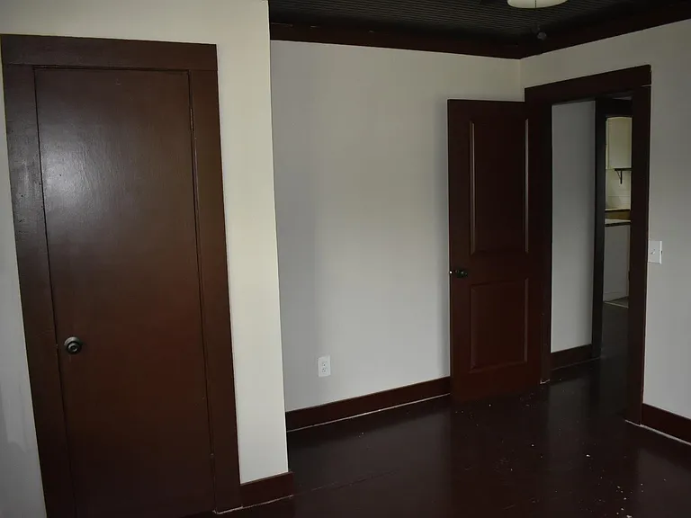 1200 W Lee St — Photo 11