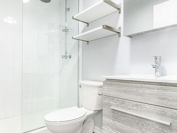 4th image of 4875 N Magnolia Ave #217
