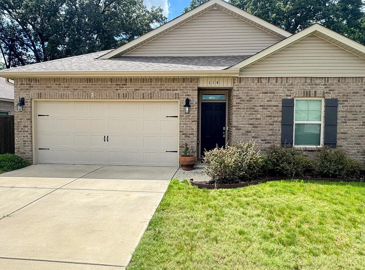 4 bed, 2.0 bath, 1558 sqft, $1,625 — Photo 1