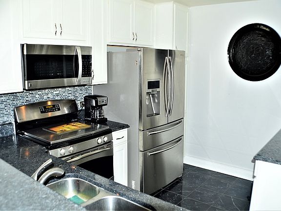 5th image of 91 Shorewood Dr