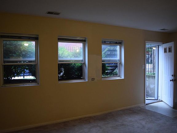 4th image of 2322 W Flournoy St #1