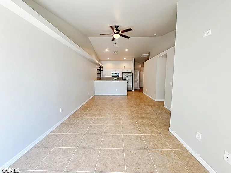 1022 NE 8th Pl — Photo 6