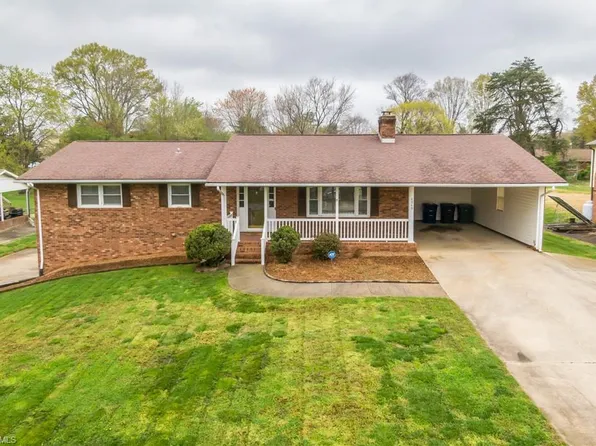 4940 Garden View Dr, Winston Salem, NC 27107