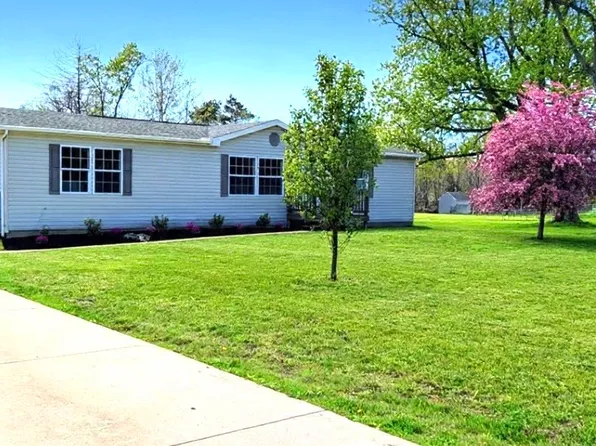 1088 Parkside Dr, Erie, PA 16511