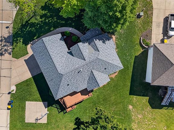 3rd image of 18 Ashford Pl