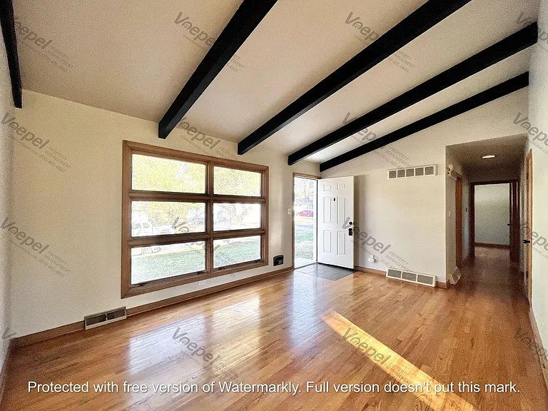 7009 NW Avalon St — Photo 3