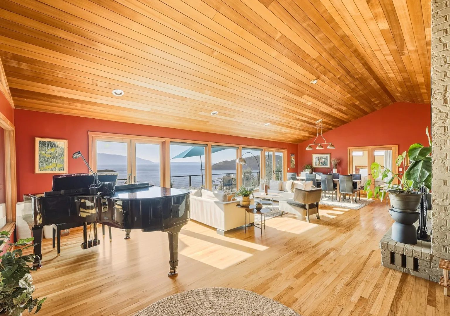 1231 Chuckanut Drive — Photo 2