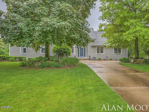 3rd image of 6024 Arroyo Vista Dr NE