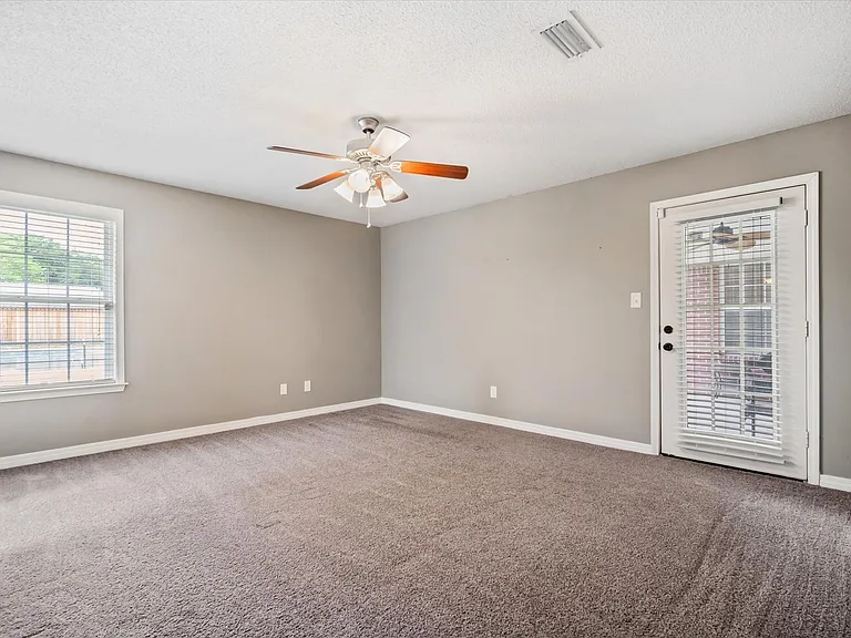 3709 Seleste Dr — Photo 9