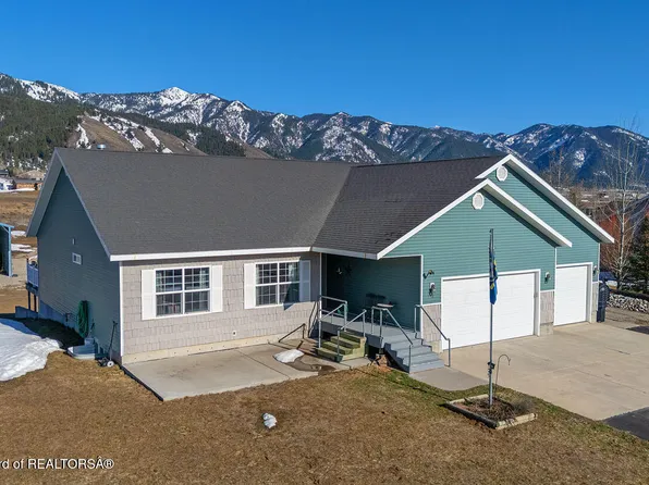 1002 Lariat Dr, Etna, WY 83118