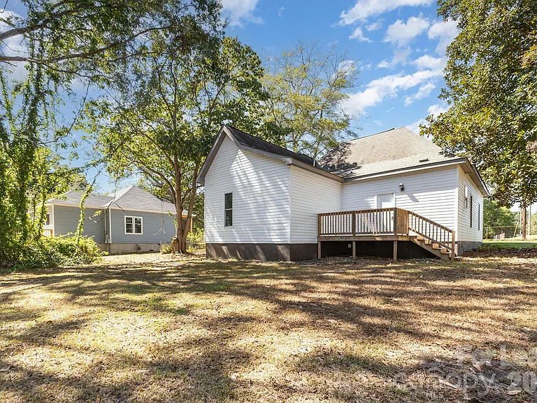 1205 S Lafayette St — Photo 16