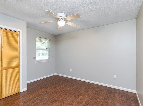 4th image of 110 Willow Wood Dr
