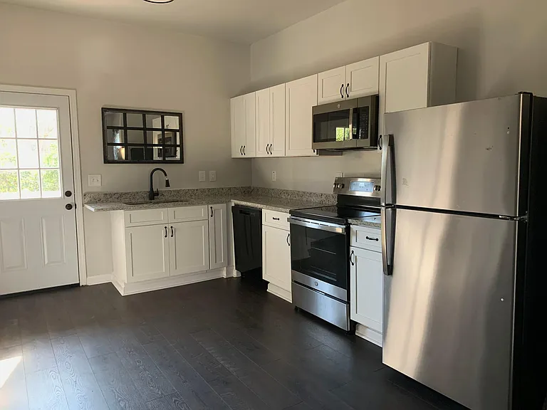 926 N Wilkinson St — Photo 3