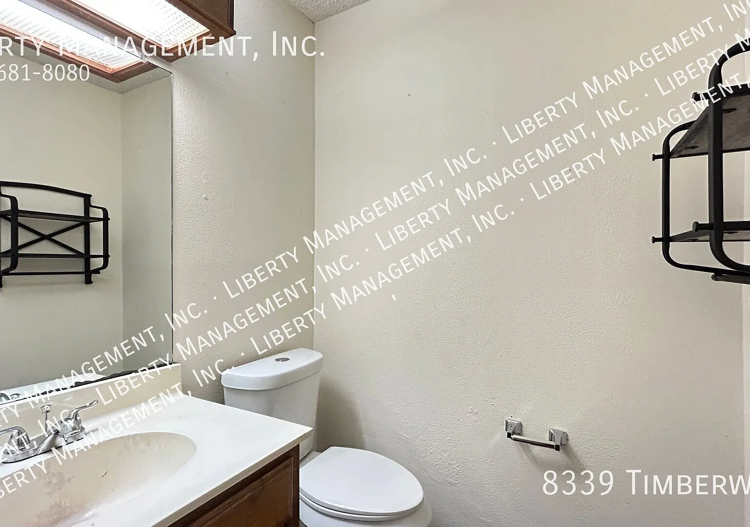 Great 4 Bedroom, 2.5 Bath Home in the Established Neighborhood of Silver Creek — Photo 4