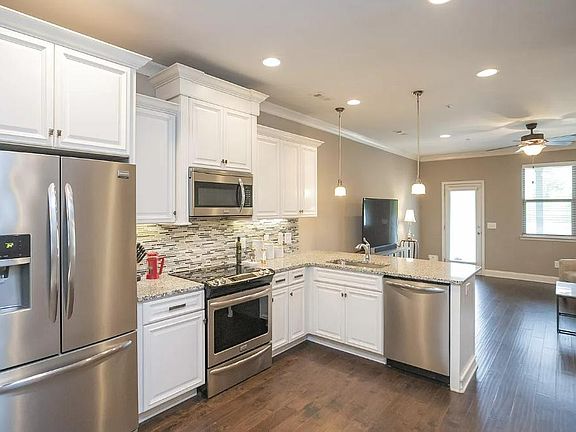 4th image of 1445 Channing Dr