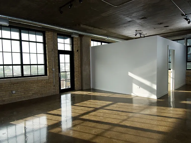2625 W Washington Blvd #417 — Photo 1