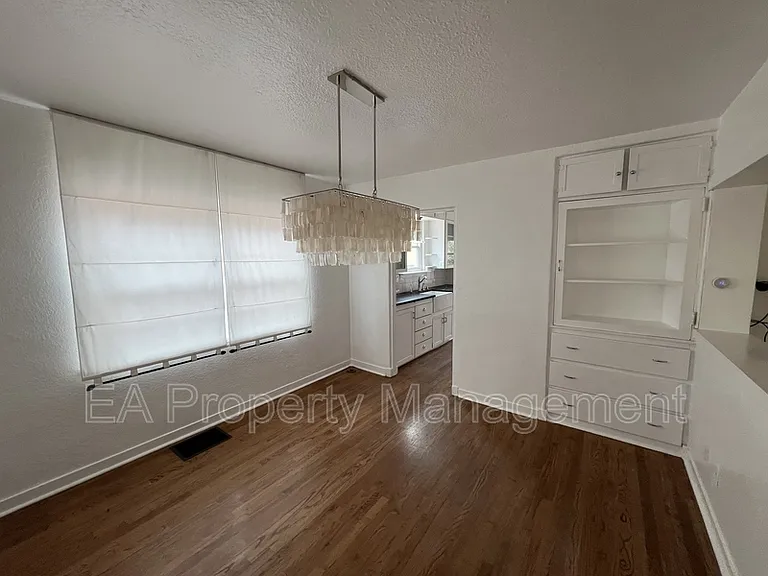 411 Wellesley Dr SE — Photo 5