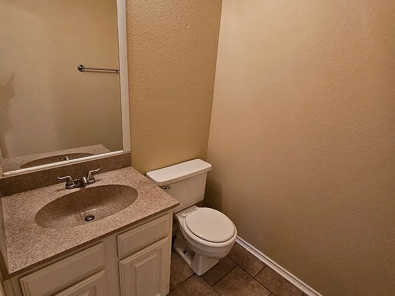 1400 Darr St #B — Photo 10