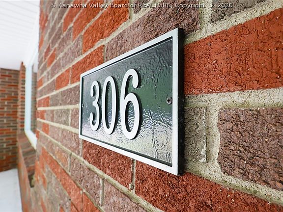 5th image of 306 Lake Dr