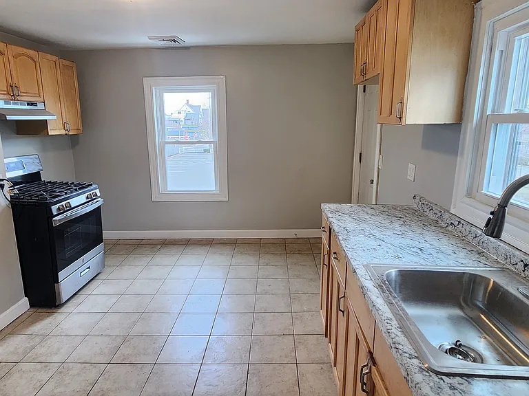 24 Lyon Ave #2 — Photo 7
