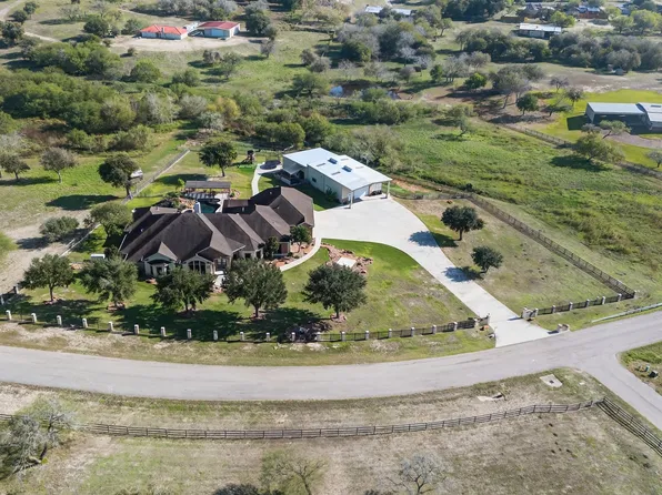 5488 River Trail Dr, Robstown, TX 78380