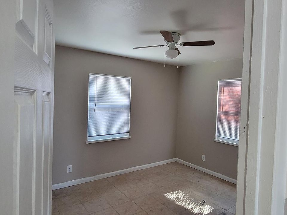 2nd image of 615 San Pedro Dr SE #2