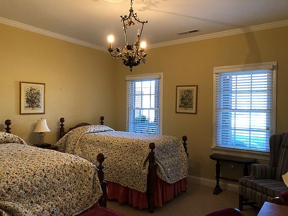 3rd image of 441 Periwinkle Cir