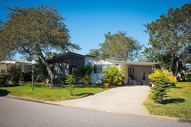 1st image of 82 Misty Falls Dr