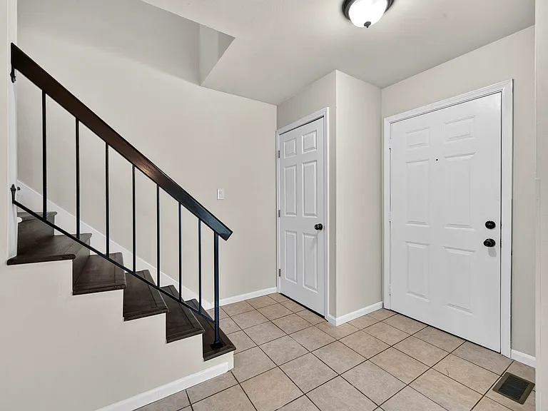 591 Summit Hills Dr — Photo 11